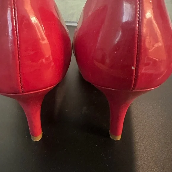 Kelly & Katie Glossy Red Patent Heels - Picture 5 of 6